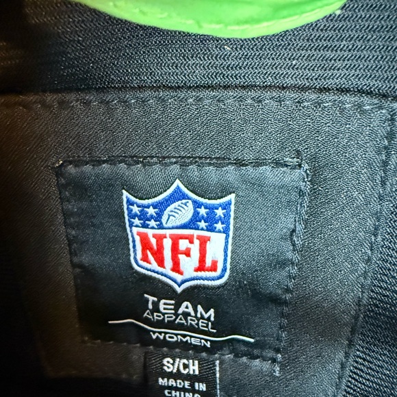 Seahawks NFL Women’s Black and Neon Green Raincoat Small EUC Warm #gohawks 💙💚 - Picture 7 of 10